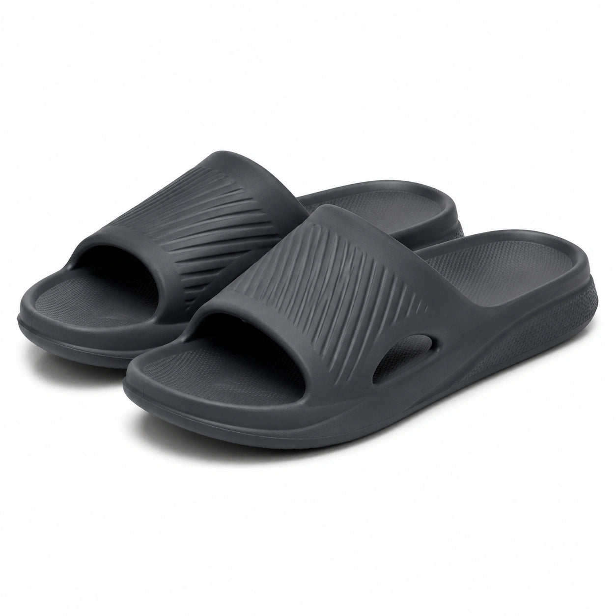 Claquettes 36/37 en matière synthétique noire - semelle texturée antidérapante