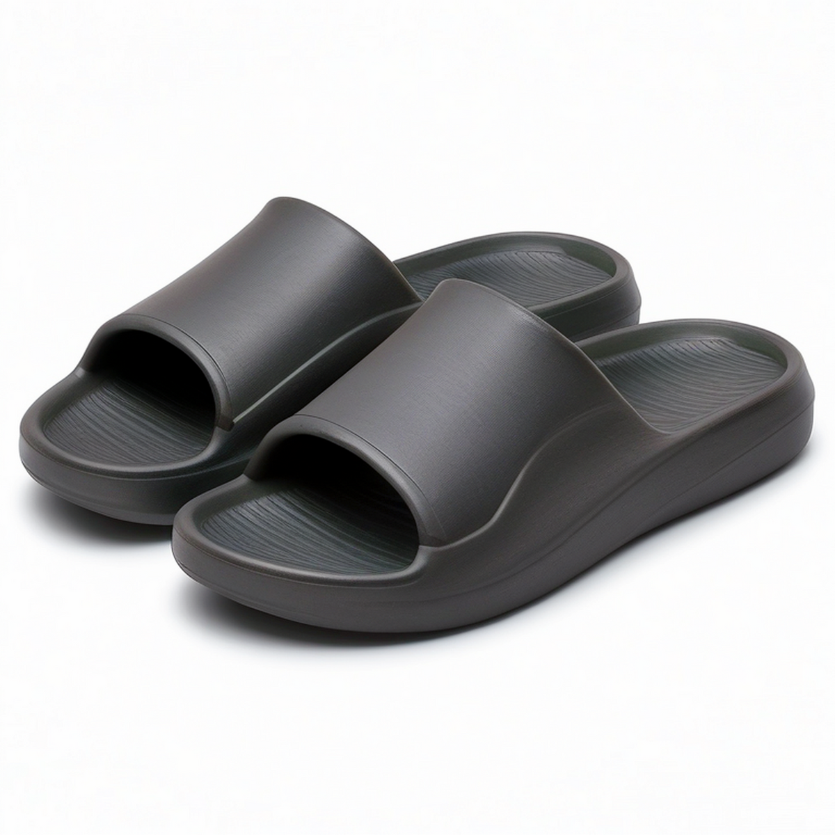 Claquettes 42/43 en mousse synthétique noire - semelle texturée pour usage quotidien