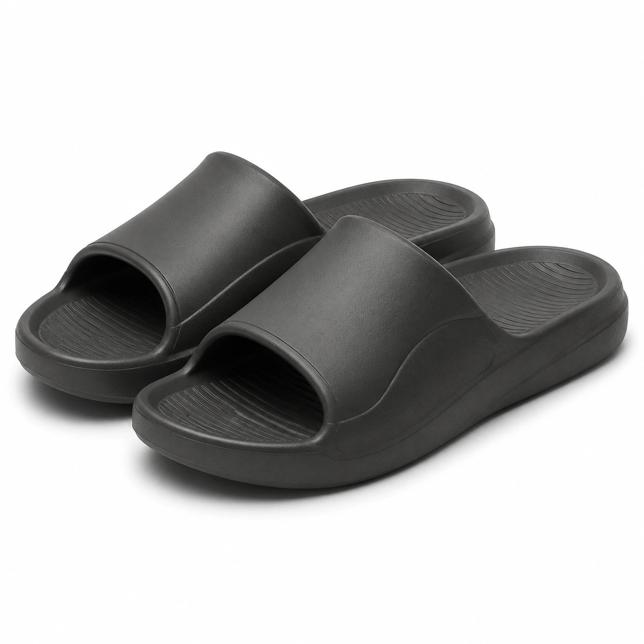 Claquettes 42/43 en mousse synthétique noire - semelle texturée pour usage quotidien
