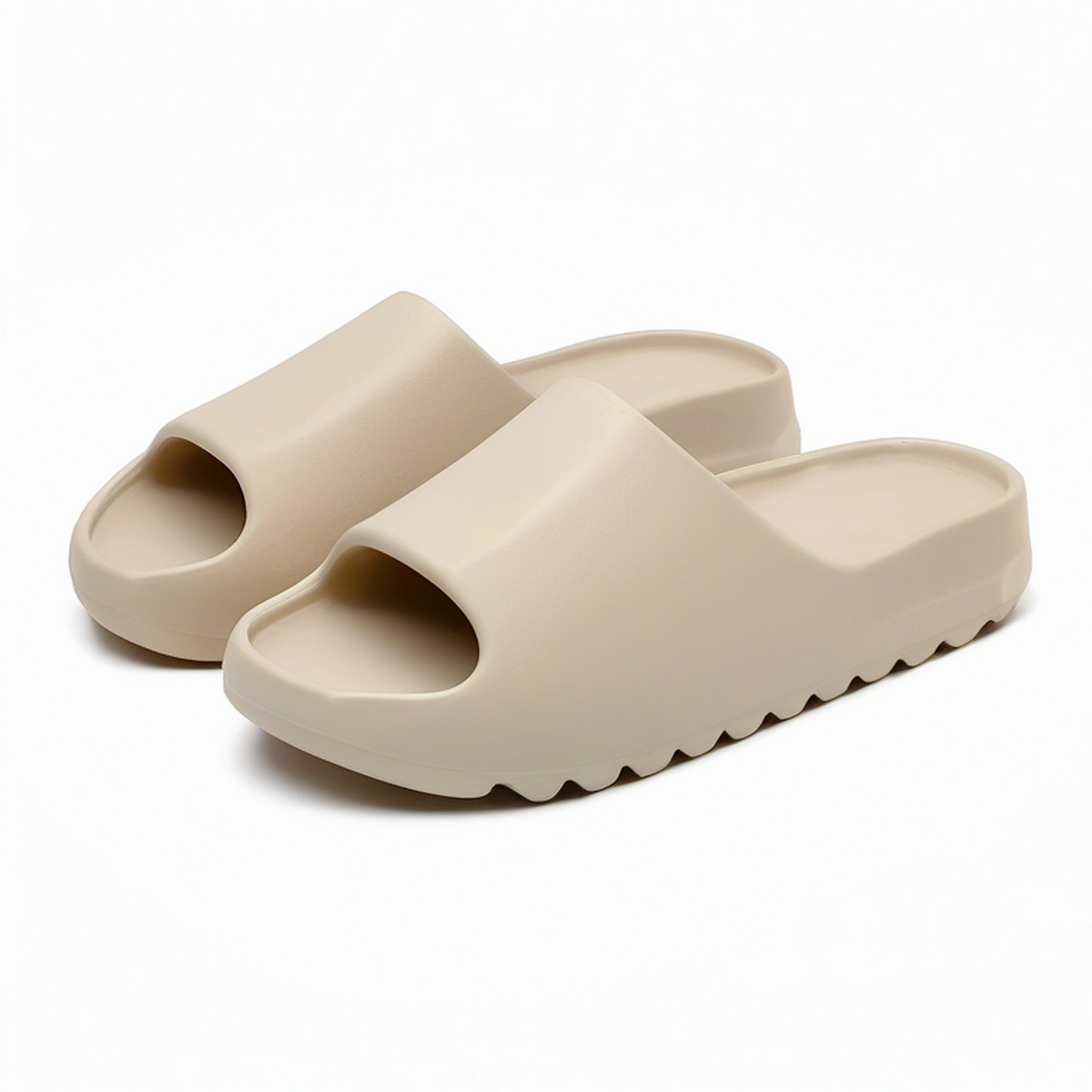 Claquettes 42/43 en mousse synthétique beige - semelle crantée pour intérieur et extérieur