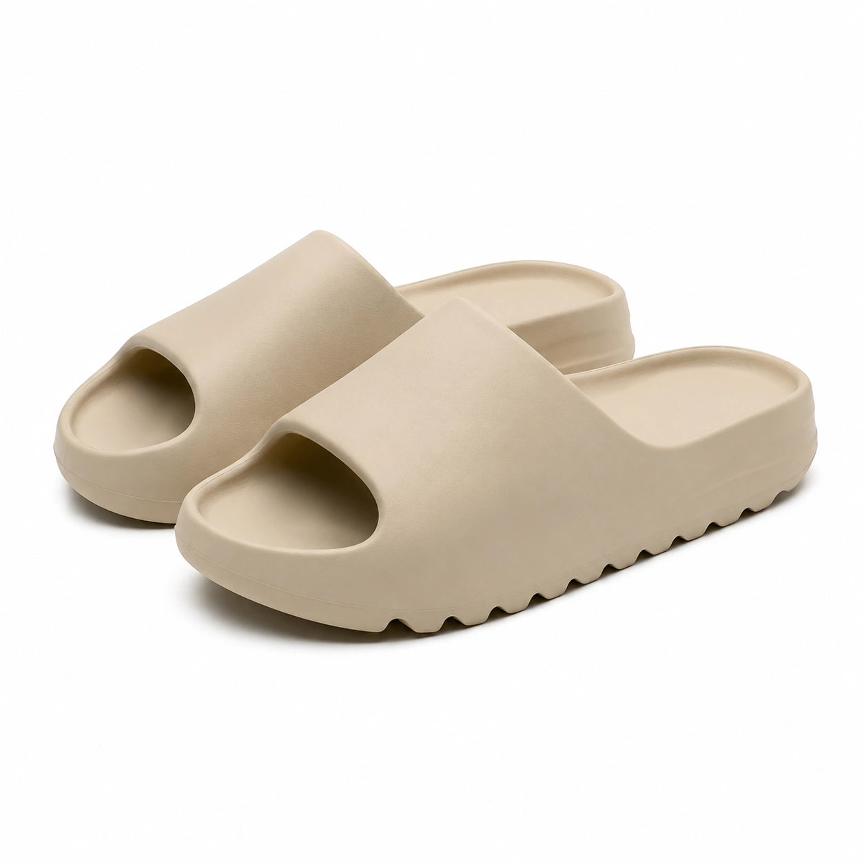 Claquettes 42/43 en mousse synthétique beige - semelle crantée pour intérieur et extérieur
